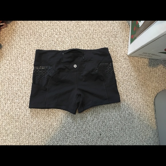 Lulu shorts size 4 - Picture 5 of 6